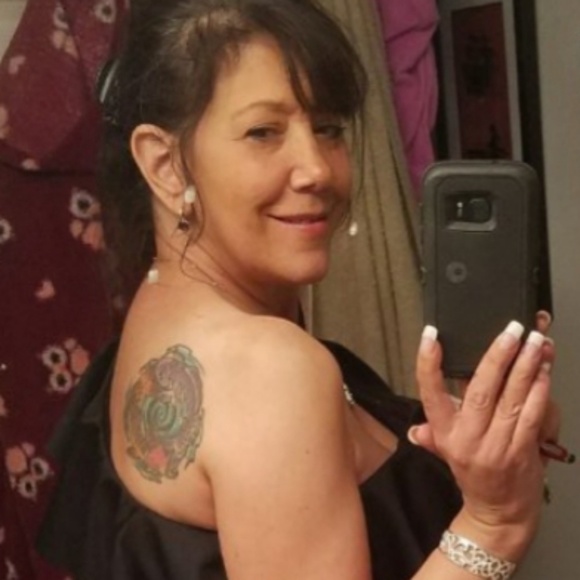 Meet your Posher, Andie - Picture 2 of 3